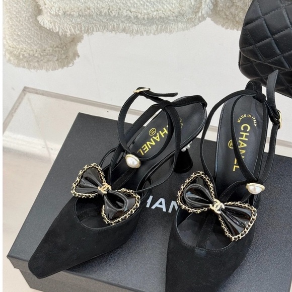 100% authentic Chanel bow heels with pearl embellishment for charity sale - Picture 11 of 12